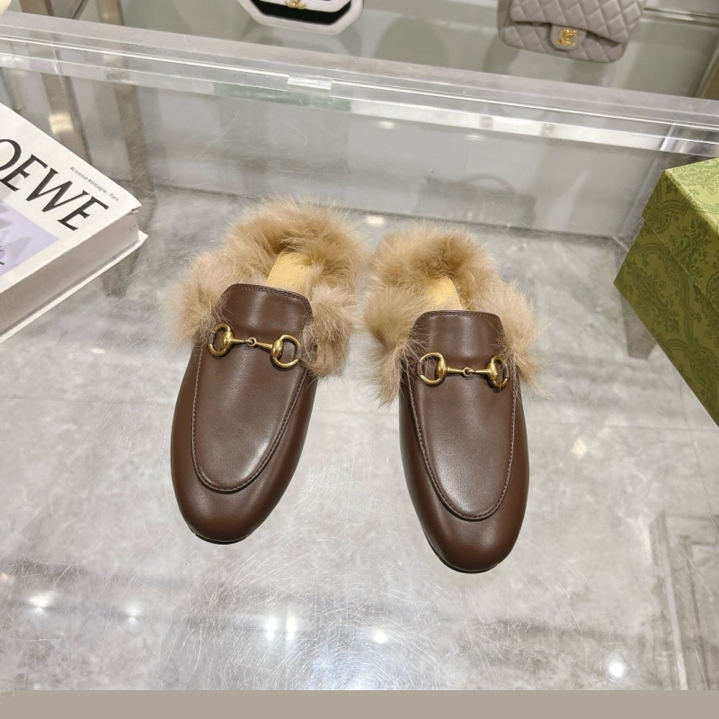 G*u*i slippers